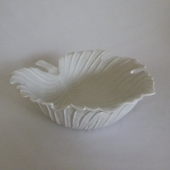 NEW LARGE 12” WHITE PORCELAIN DECORATIVE LEAF SHAPED BOWL SCULPTURE WITH STEM - Picture 12 of 12